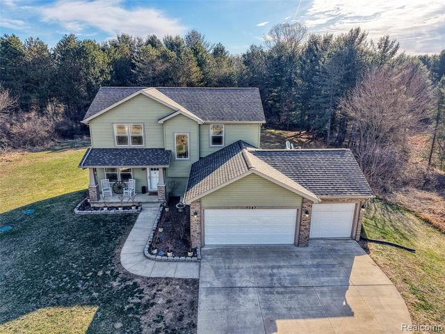 7047 Bennington Greens Drive, Owosso, MI 48867