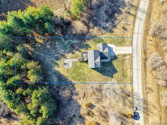 7047 Bennington Greens Drive, Owosso, MI 48867