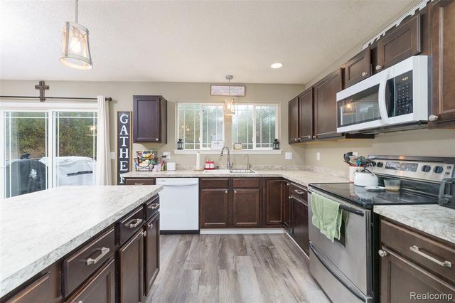 7047 Bennington Greens Drive, Owosso, MI 48867