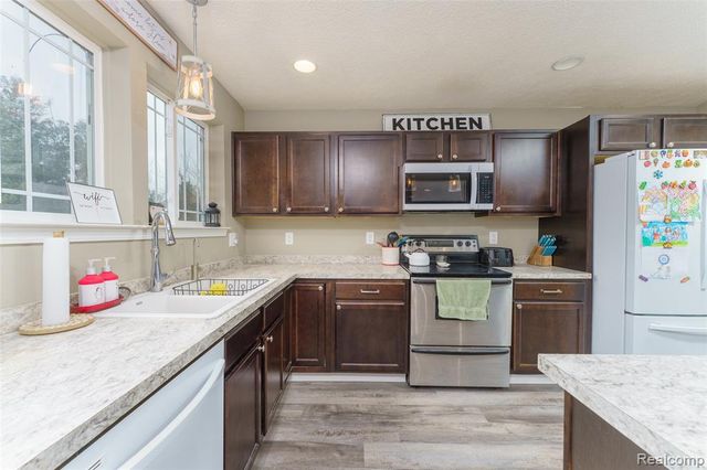 7047 Bennington Greens Drive, Owosso, MI 48867