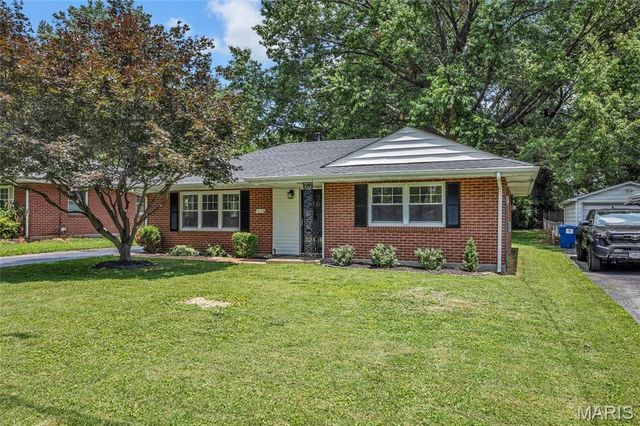 1035 Saint Marie Street, Florissant, MO 63031