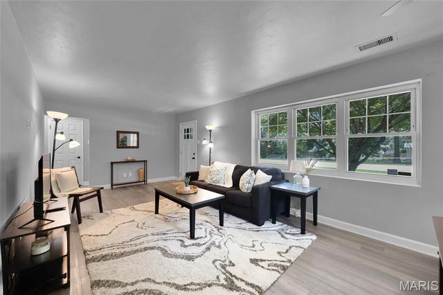 1035 Saint Marie Street, Florissant, MO 63031