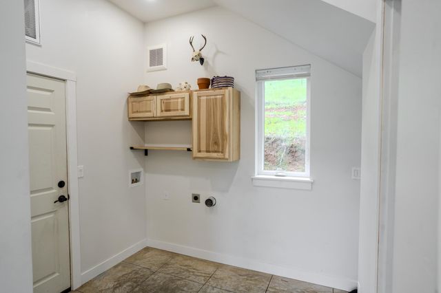 1545 Hwy 238, Jacksonville, OR 97530