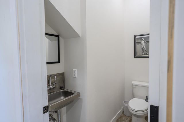 1545 Hwy 238, Jacksonville, OR 97530