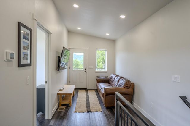 1545 Hwy 238, Jacksonville, OR 97530