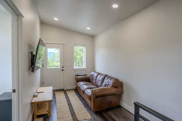 1545 Hwy 238, Jacksonville, OR 97530