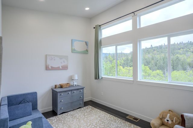 1545 Hwy 238, Jacksonville, OR 97530