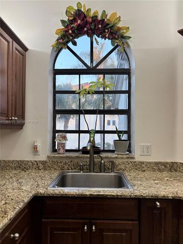 5258 Europa Dr H, Boynton Beach, FL 33437