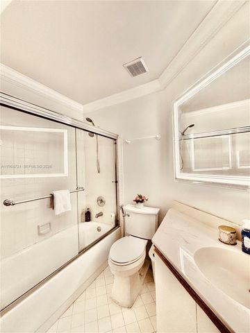 5258 Europa Dr H, Boynton Beach, FL 33437