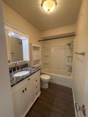 410 SW 17th Ave, Minot, ND 58701