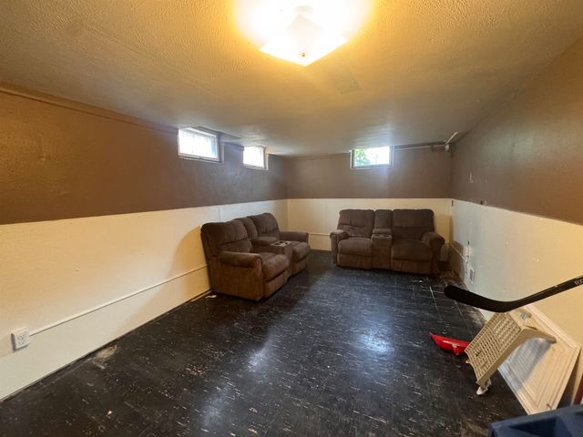410 SW 17th Ave, Minot, ND 58701