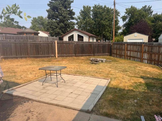 410 SW 17th Ave, Minot, ND 58701