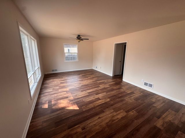 410 SW 17th Ave, Minot, ND 58701