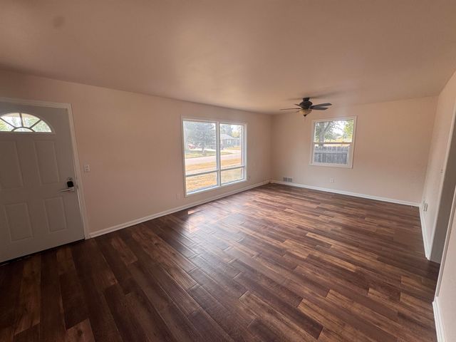 410 SW 17th Ave, Minot, ND 58701