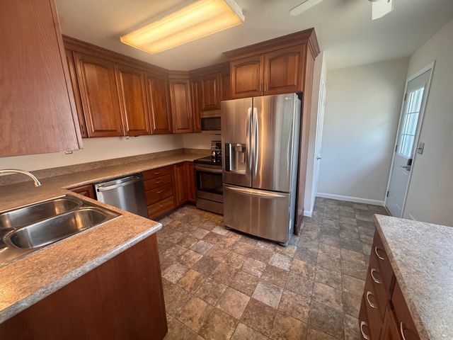 410 SW 17th Ave, Minot, ND 58701
