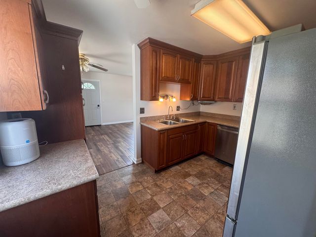 410 SW 17th Ave, Minot, ND 58701