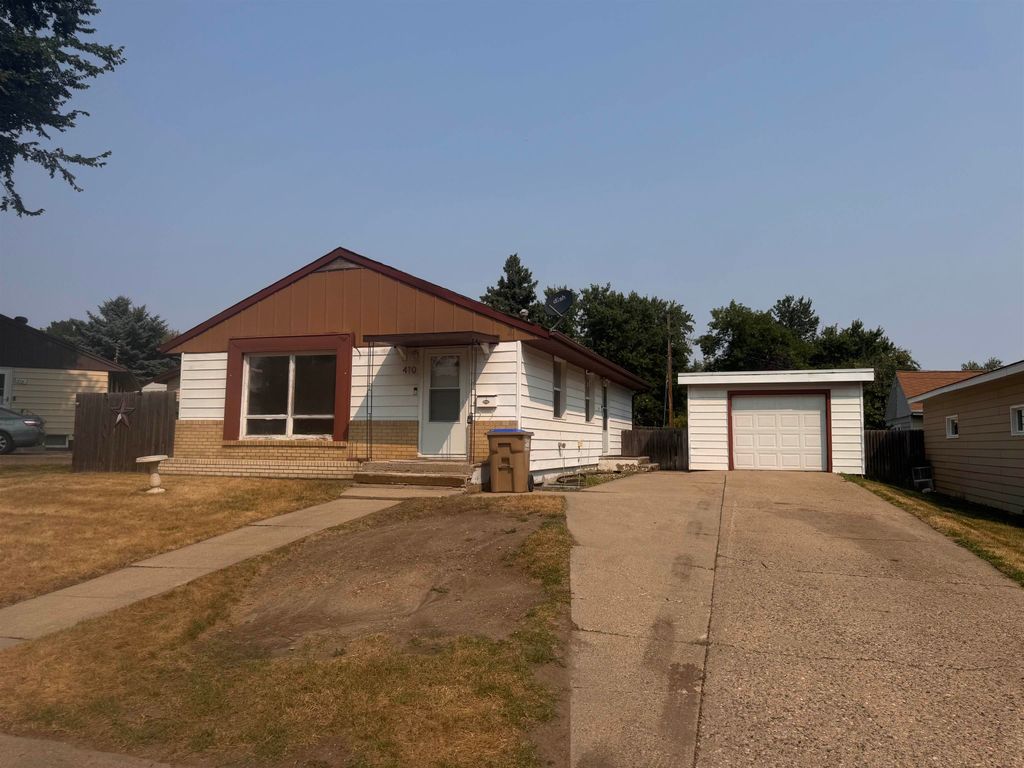 410 SW 17th Ave, Minot, ND 58701