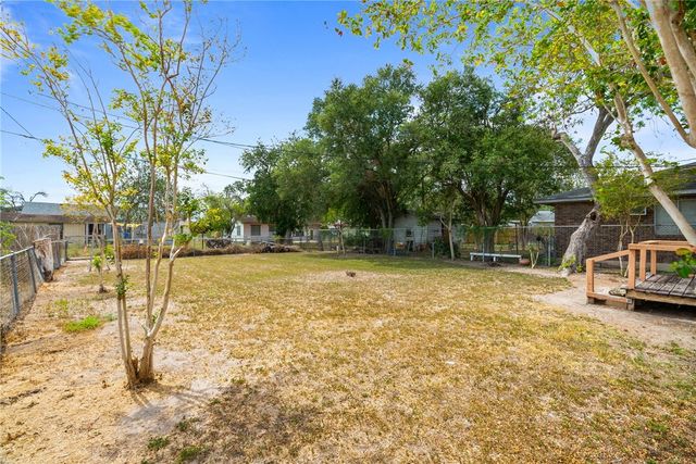 722 Hickey St, Alice, TX 78332