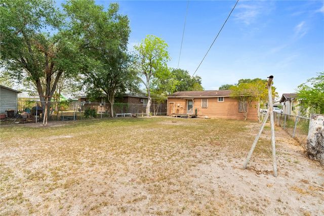 722 Hickey St, Alice, TX 78332