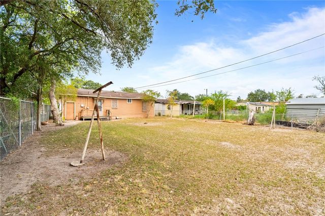 722 Hickey St, Alice, TX 78332