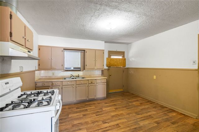 722 Hickey St, Alice, TX 78332