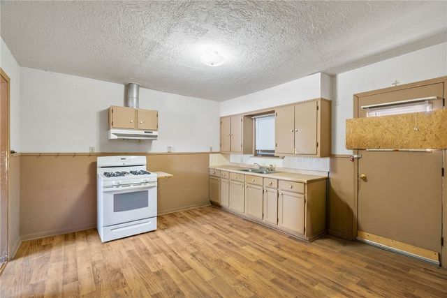 722 Hickey St, Alice, TX 78332