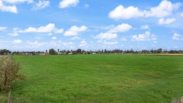 2679 Lobo Ave, Merced, CA 95348