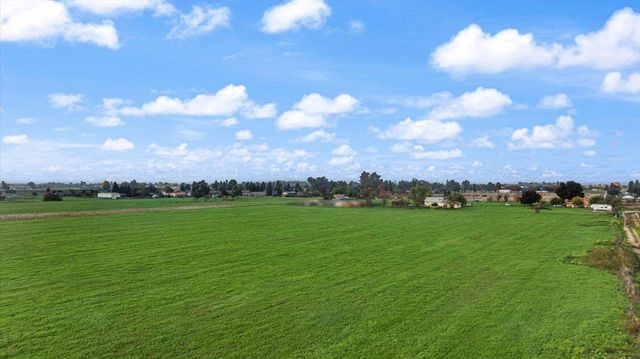 2679 Lobo Ave, Merced, CA 95348
