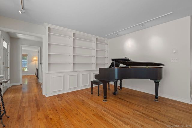 16 Jericho Drive, Old Lyme, CT 06371