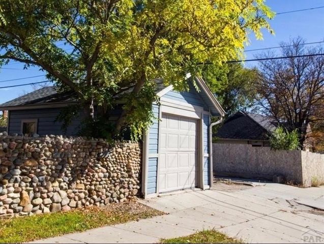 902 E 11th St, Pueblo, CO 81001