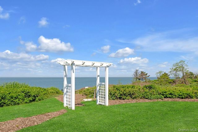 61475 Route 48 A105, Greenport, NY 11944