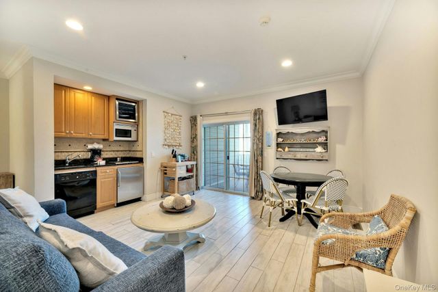 61475 Route 48 A105, Greenport, NY 11944