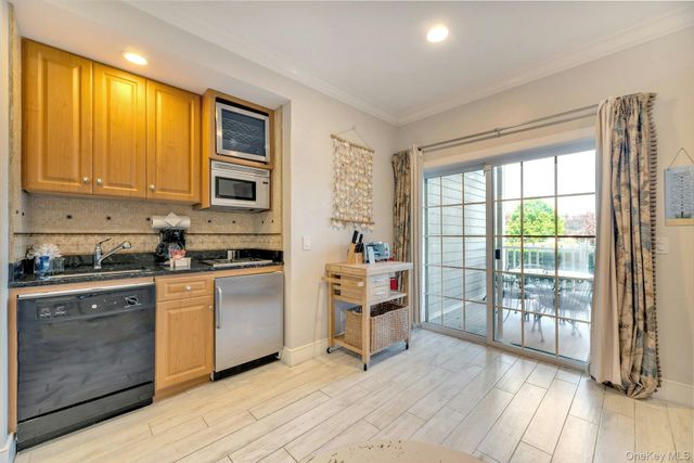 61475 Route 48 A105, Greenport, NY 11944