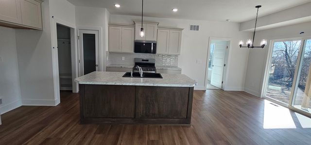 11811 E Mount Vernon Rd, Wichita, KS 67207