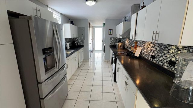 GUAYACAN URB. VISTAS DE RIO GRANDE 2 464, Rio Grande, PR 00745