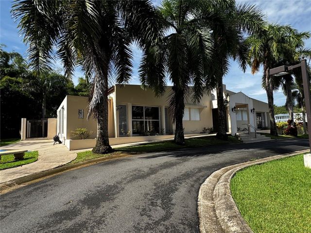 GUAYACAN URB. VISTAS DE RIO GRANDE 2 464, Rio Grande, PR 00745