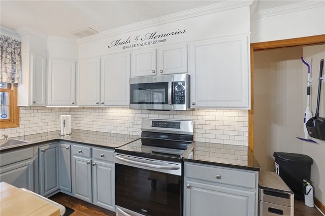 214 Old Carriage Drive, Englewood, OH 45322