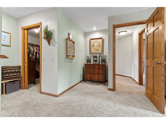 922 Ridge Pass, Hudson, WI 54016