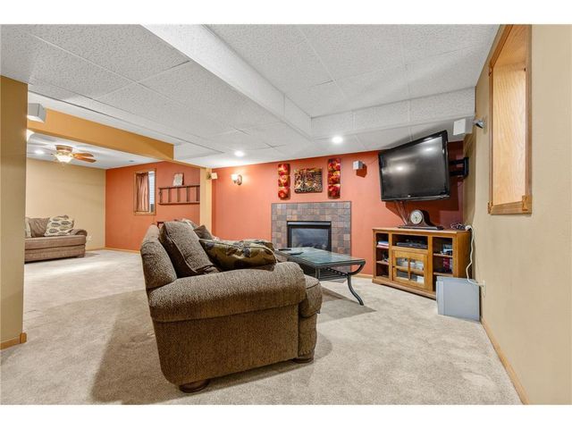 922 Ridge Pass, Hudson, WI 54016