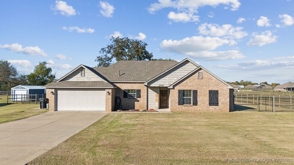 2305 E Latigo Lane, Oologah, OK 74053