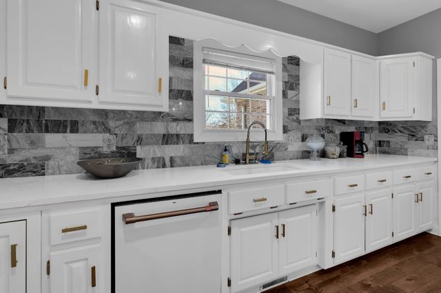 1191 Knights Church Rd, Decherd, TN 37324