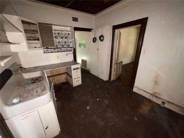 403 E Kenedy Ave, Kingsville, TX 78363