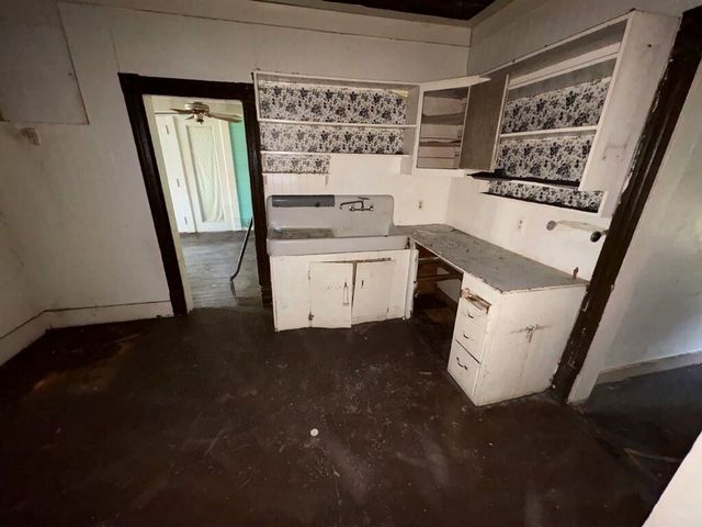 403 E Kenedy Ave, Kingsville, TX 78363