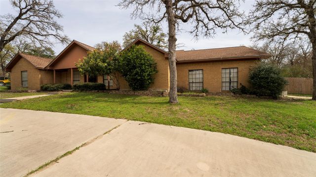 2105 Yokley RD, Rockdale, TX 76567