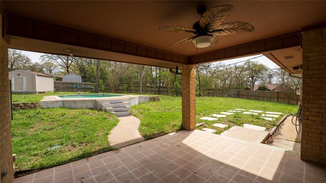 2105 Yokley RD, Rockdale, TX 76567