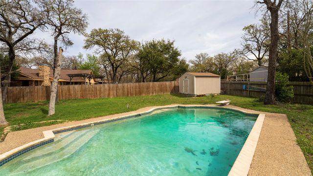 2105 Yokley RD, Rockdale, TX 76567