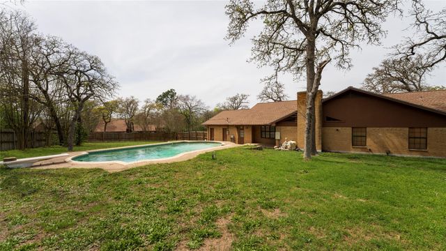 2105 Yokley RD, Rockdale, TX 76567