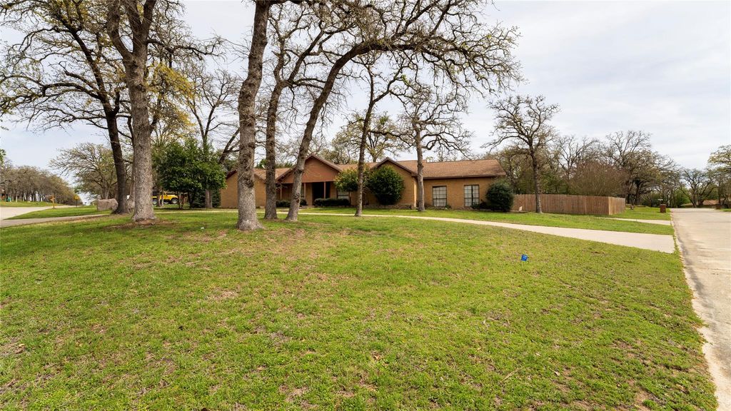 2105 Yokley RD, Rockdale, TX 76567