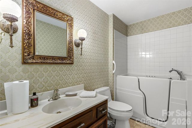 910 Rutledge Annex, Hendersonville, NC 28739