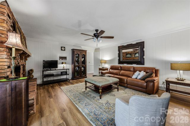 910 Rutledge Annex, Hendersonville, NC 28739